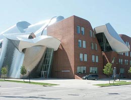 Фрэнк Гери. Frank Gehry: Weatherhead School of Management, Case Western Reserve University, Cleveland, Ohio, USA, 2002