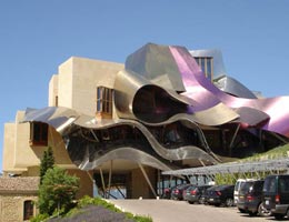 Фрэнк Гери. Frank Gehry: Marqués de Riscal Vineyard Hotel, Elciego (Rioja (wine) region), Spain, 2006
