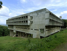 Le Corbusier. Ле Корбюзье. Комплекс монастыря Ля Туретт (Sainte Marie de La Tourette), Лион, Франция. 1957-1960  (совместно с Iannis Xenakis)