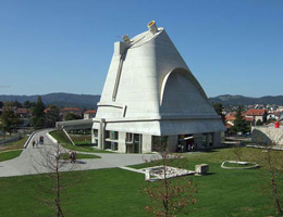 Le Corbusier. Ле Корбюзье. Church of Saint-Pierre, Фирмини (Firminy), Франция. 1969 —  Строительство велось после смерти Ле Корбюзье, завершено в 2006