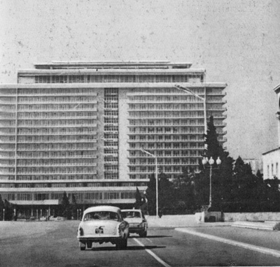 М. А. Усейнов. Гостиница на площади им. В. И. Ленина в Баку.