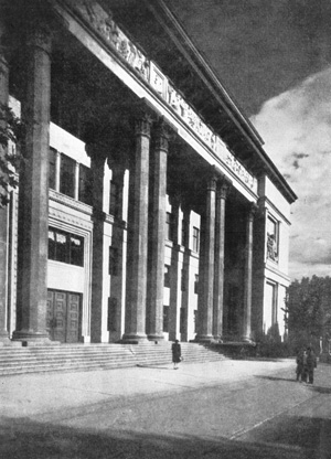 А. В.Щусев. Здание Института Маркса, Энгельса, Ленина(ИМЭЛ) в Тбилиси. 1933—1938