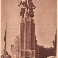 Ахитектор Б.М. Иофан. Скульптор В.И. Мухина. Павильон СССР на Международной выставке в Париже. 1937