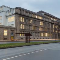 Административное здание Continental AG, Hanover (пристройка 1919–1920), сегодня «Дом экономического развития». 1912–1914. Peter Behrens