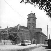 Завод Национального автомобильного общества (NAG), Berlin – Oberschöneweide (позже завод телевизионной электроники Peter-Behrens-Bau). 1914–1917. Peter Behrens