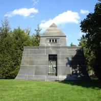 Martin Ryerson Tomb, Graceland Cemetery, Chicago (1887). Adler & Sullivan